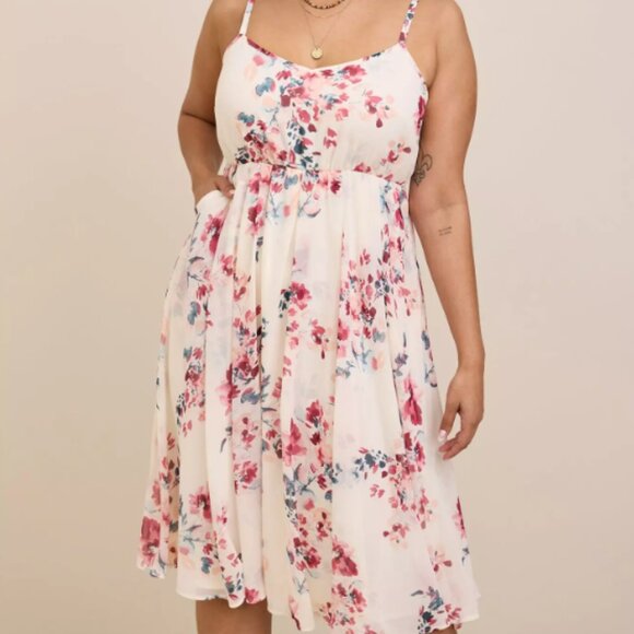 torrid Dresses & Skirts - NWT‎ Torrid Women's Floral Midi Chiffon Pleated Dress White/Pinks Size 0